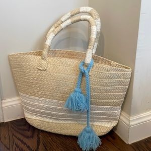 Altru straw shoulder bag with poms